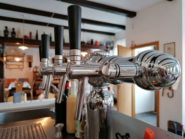 neuer Tresen mit Zapfanlage (Link öffnet Bild vergrößert in einem Popupfenster)