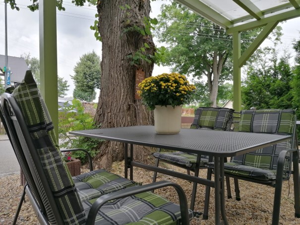 einladendes Ambiente auf der Sommerterasse des Landgasthofes (Bild-Link öffnet das Bild vergrößert in einem Popup-Fenster)