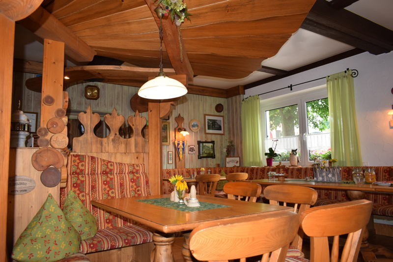 Blick in die Gaststube (Link öffnet Bild vergrößert in einem Popup-Fenster)