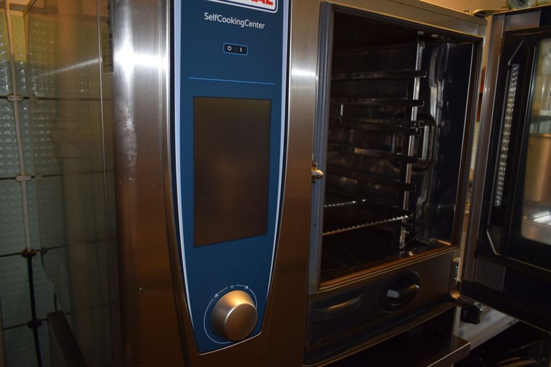 Kombidämpfer für die schonende Zubereitung der Frische-Menüs