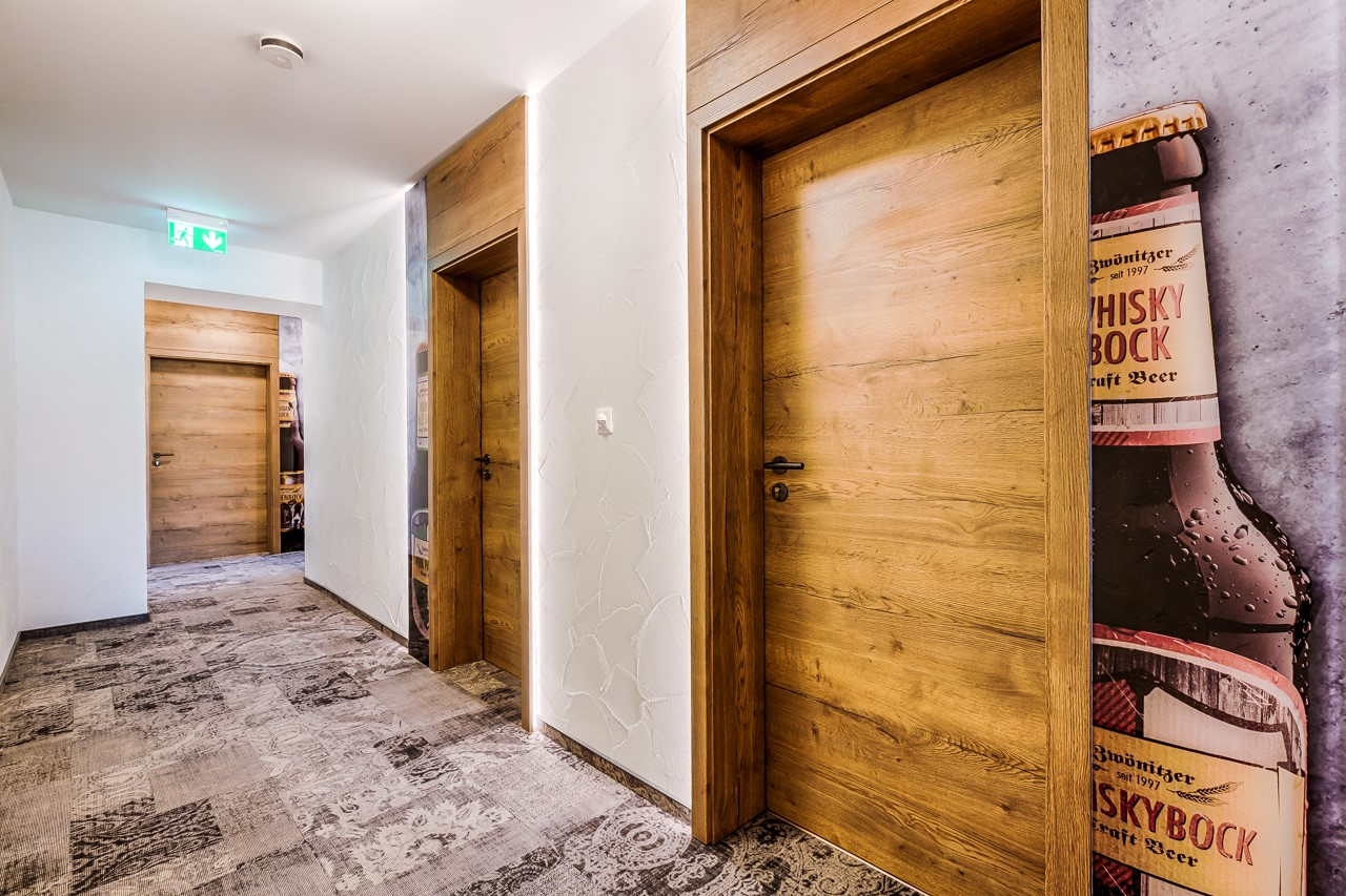 Flurbereich im Gästebereich des Brauereigasthofes Zwönitz Flurbereich im Gästebereich des Brauereigasthofes Zwönitz (Link öffnet Bild vergrößert in einem Popupfenster)