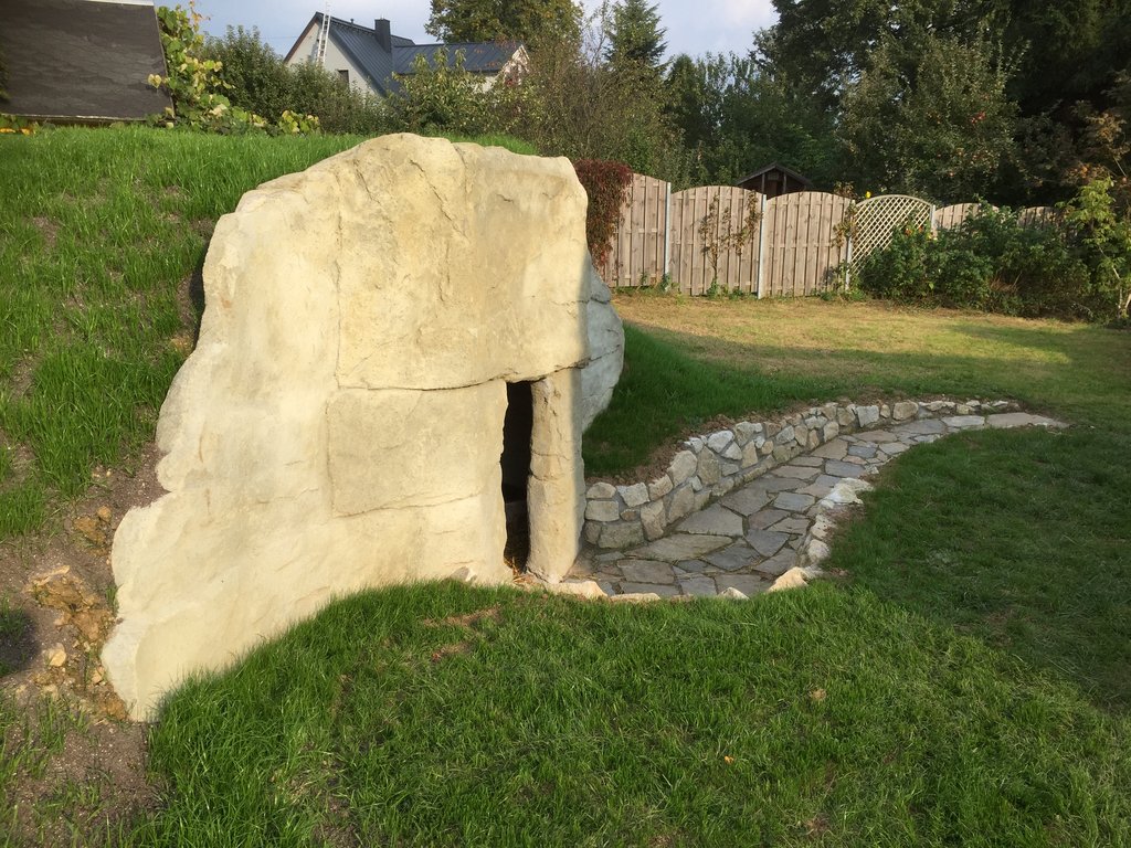 Blick in den Bibelgarten Brünlos (Link öffnet Bild vergrößert in einem Popupfenster)