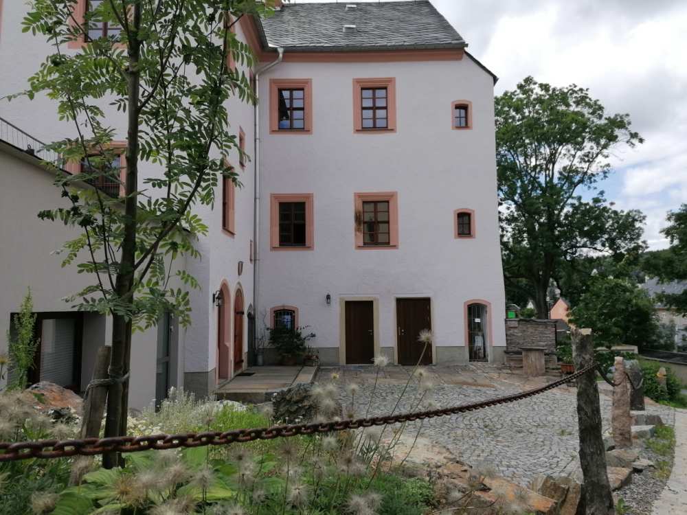 Blick auf den Zugang zum Gewölbekeller - ein stimmungsvoller Raum zum Zusammenkommen und Verweilen (Link öffnet Bild vergrößert in einem Popupfenster)