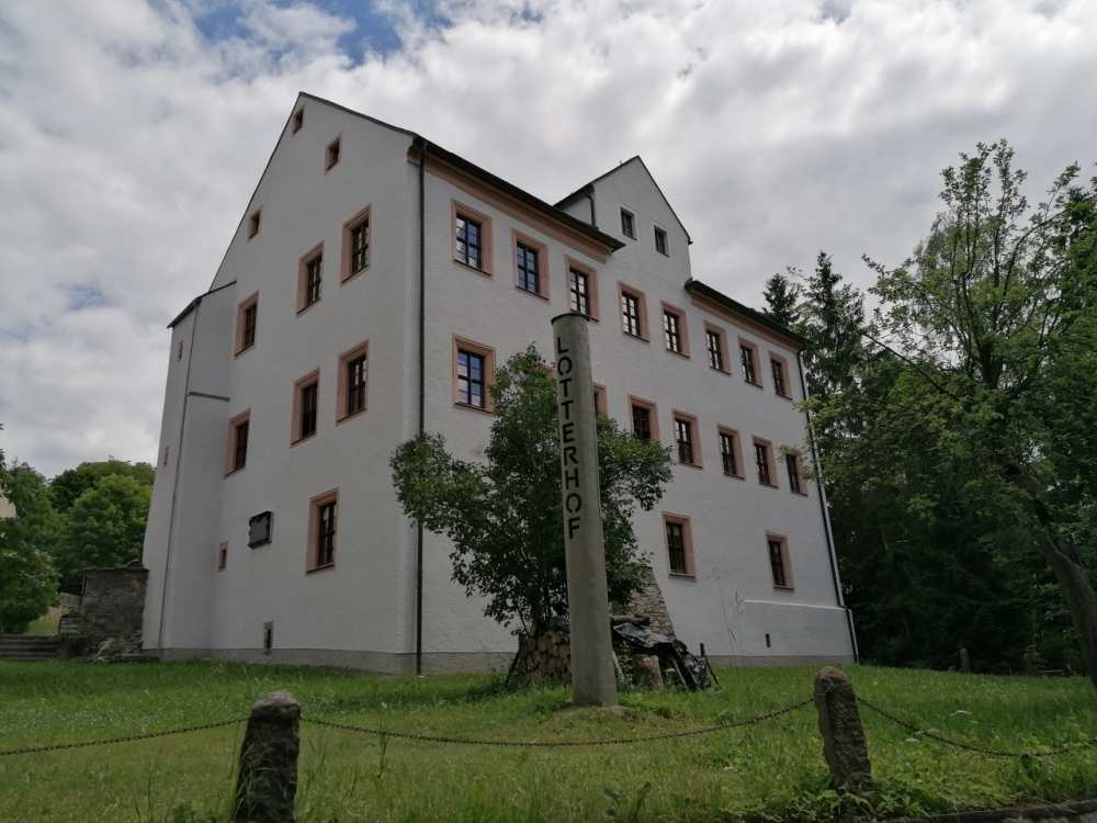Außenansicht des sogenannten Lotterhofes in Geyer (Link öffnet Bild vergrößert in einem Popupfenster)