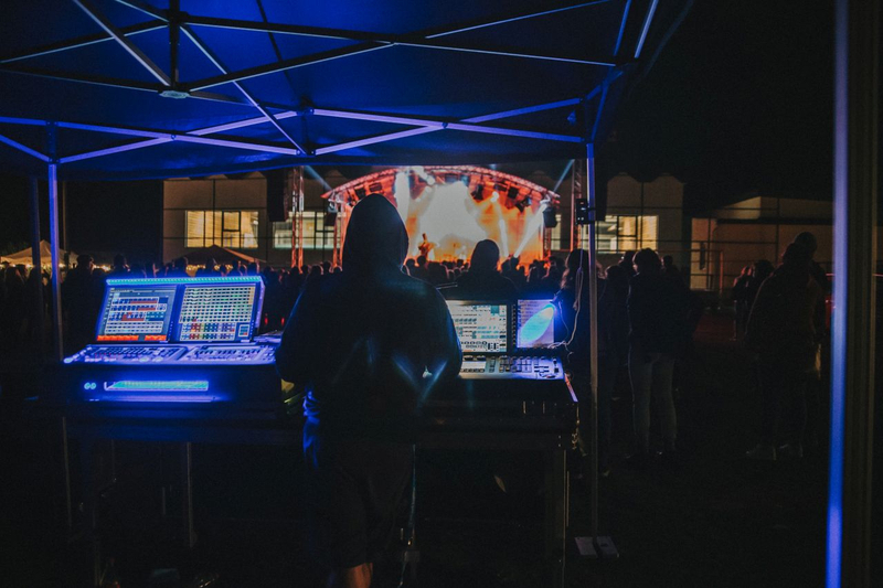 Aufgelegt und die Stimmung angeheizt (Link öffnet Bild vergrößert in einem Popupfenster)